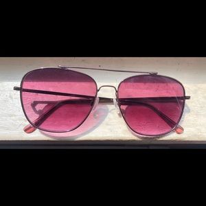 Aviator style sunglasses